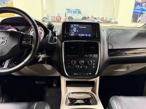 Used 2019 Dodge Grand Caravan SXT image 55