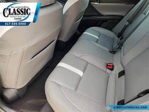 Used 2025 Toyota Camry LE image 28