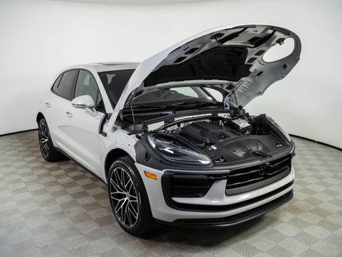 New 2026 Porsche Macan AWD/4WD image 34