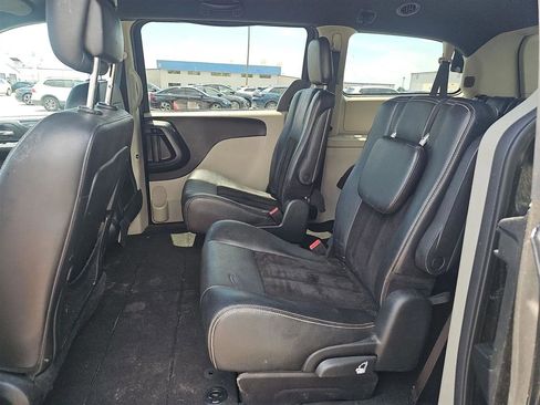 Used 2017 Dodge Grand Caravan SXT FWD image 19