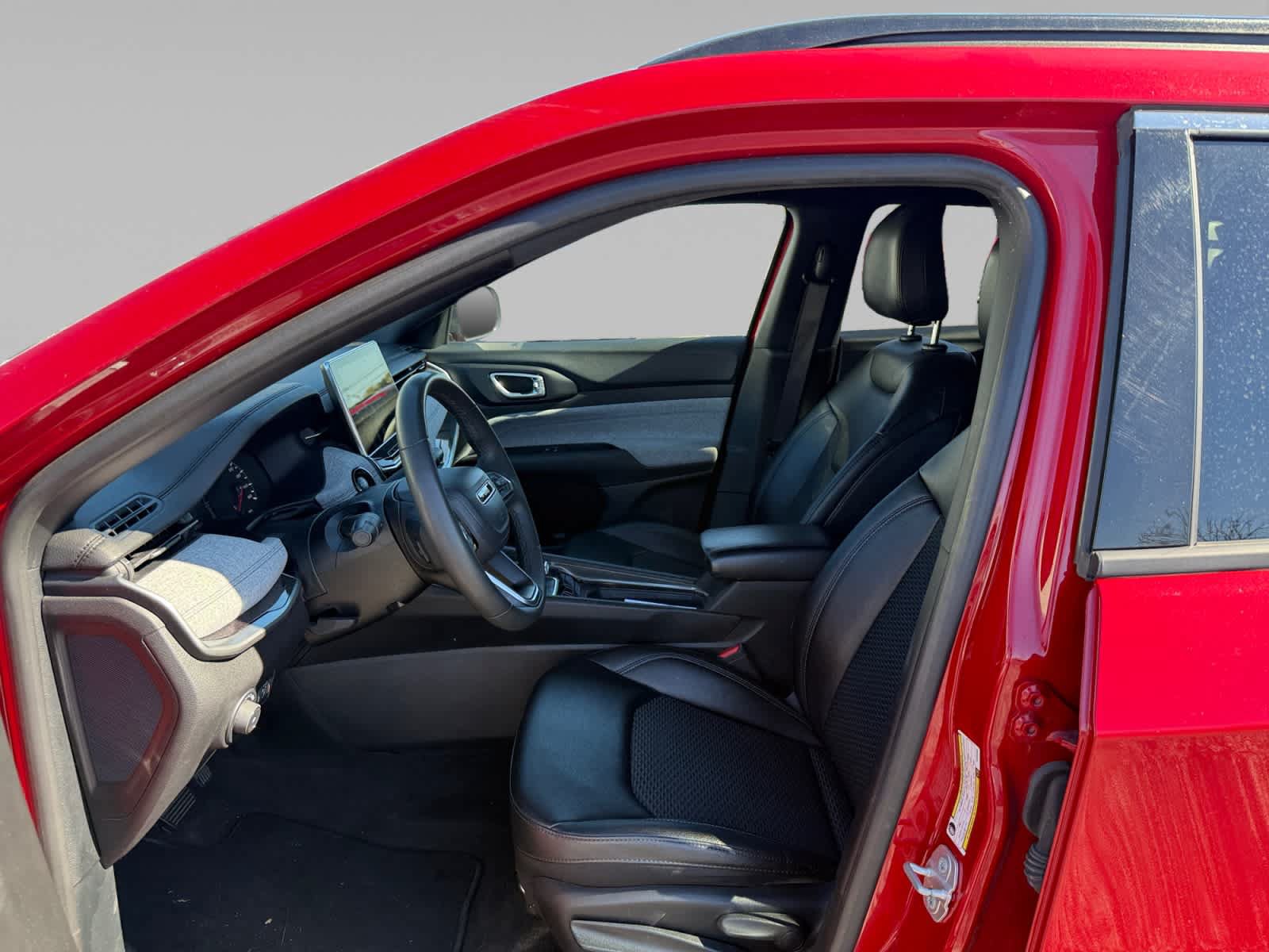 Used 2024 Jeep Compass Latitude AWD/4WD image 11