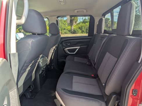 Used 2021 Nissan Titan SV w/ SV Convenience Package image 15