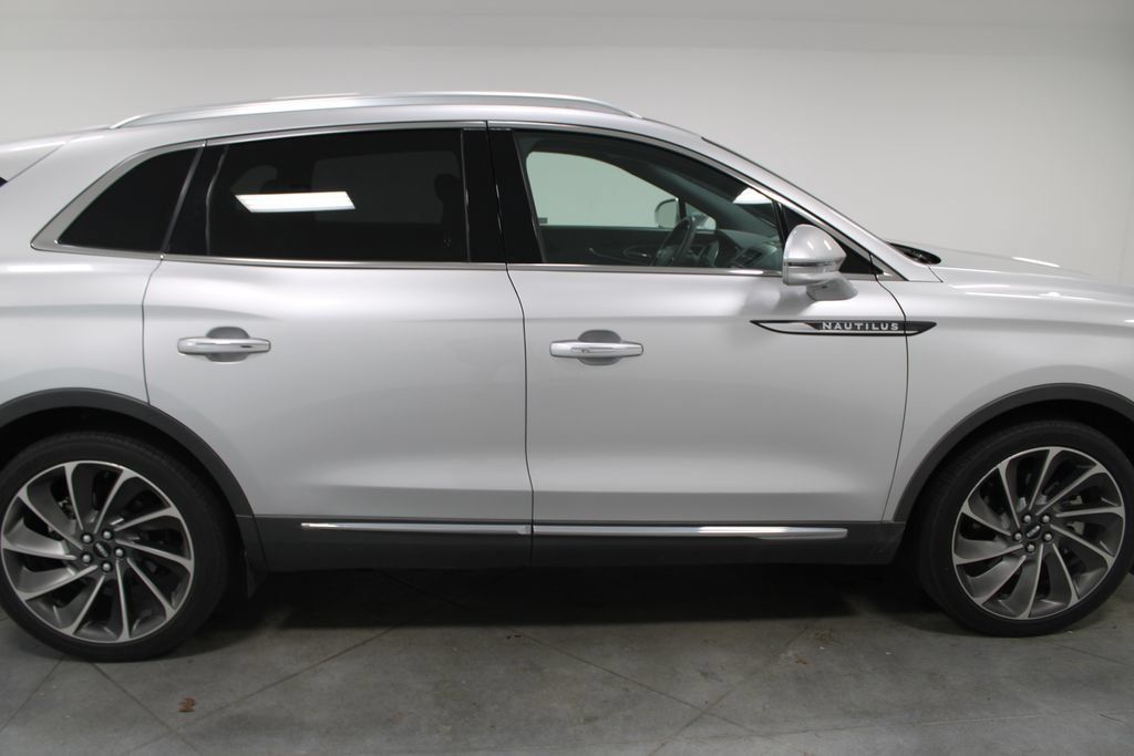 Used 2019 Lincoln Nautilus Reserve FWD image 11