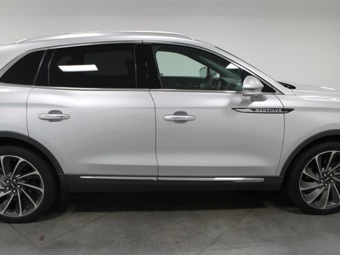 Used 2019 Lincoln Nautilus Reserve FWD image 11