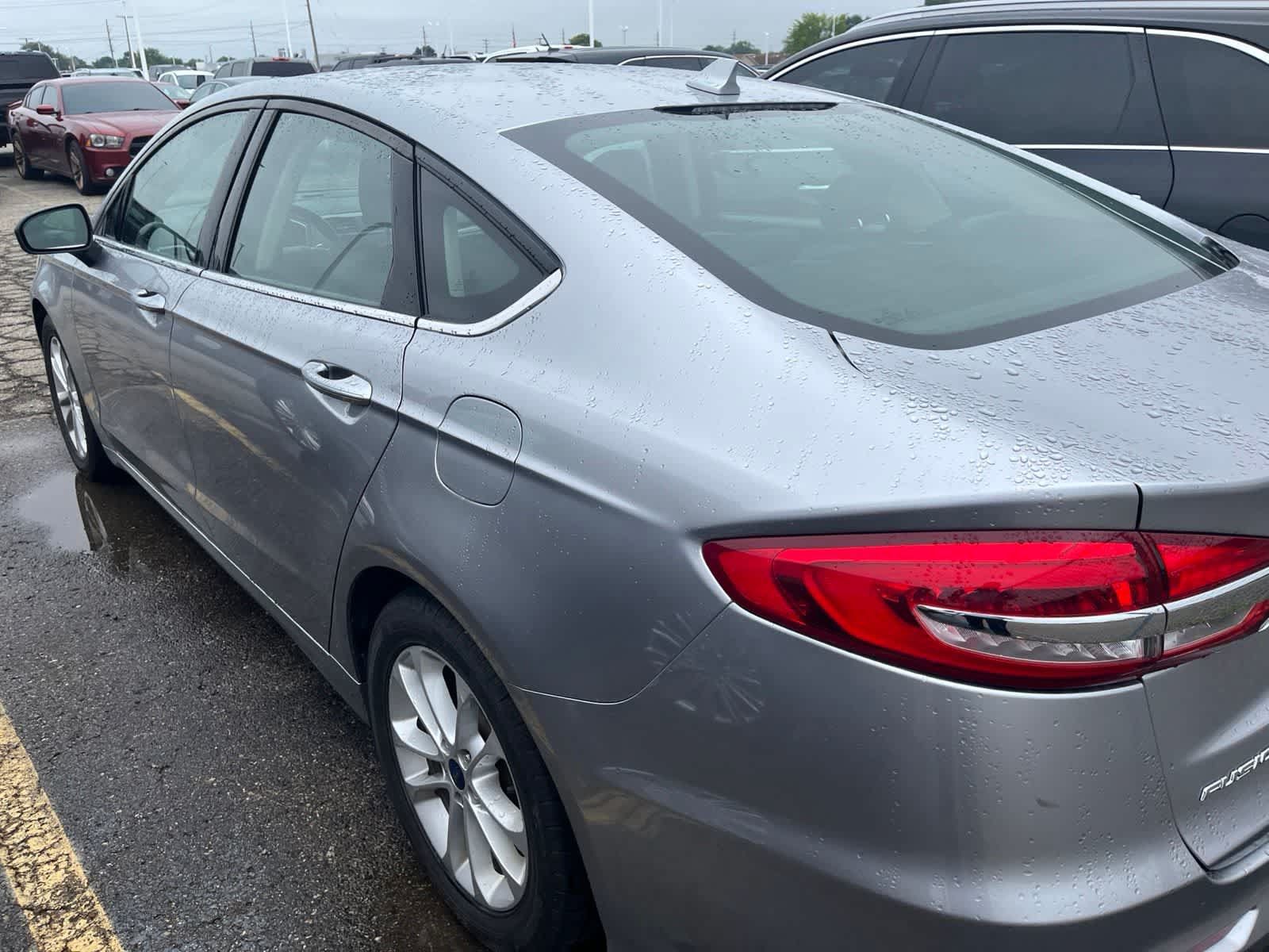 Used 2020 Ford Fusion SE FWD image 11