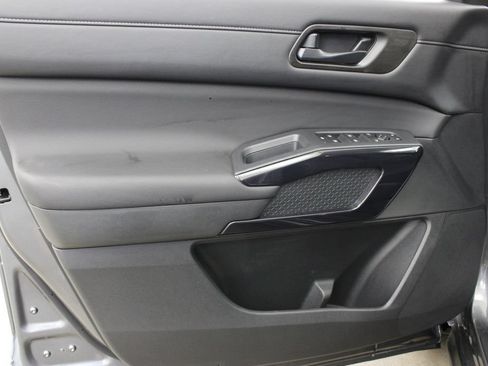 Used 2026 Nissan Pathfinder SV FWD image 16
