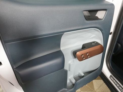 Certified 2024 Ford Maverick Lariat image 25