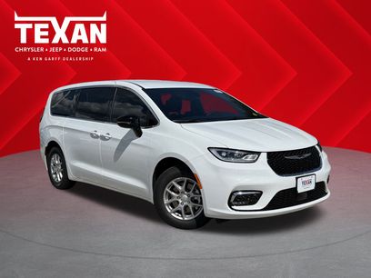 New 2026 Chrysler Pacifica Select