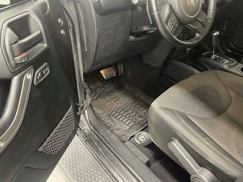 Used 2018 Jeep Wrangler Unlimited Sport S image 8