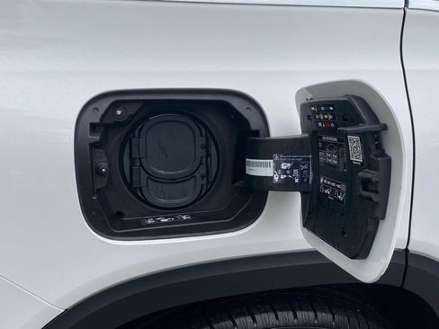 Used 2023 Mercedes-Benz EQB 250+ image 15