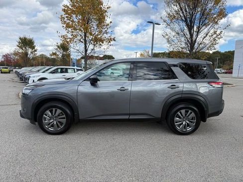 Used 2025 Nissan Pathfinder S image 8