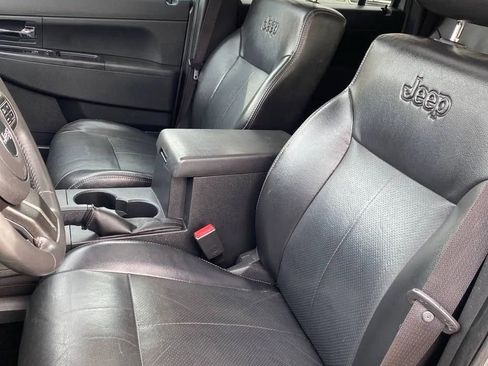 Used 2012 Jeep Liberty Sport image 11