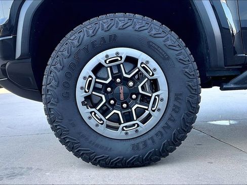 Used 2023 GMC Canyon AT4X w/ Edition 1 AWD/4WD image 10