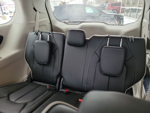 Used 2024 Chrysler Pacifica Limited w/ Trailer Tow Group image 20