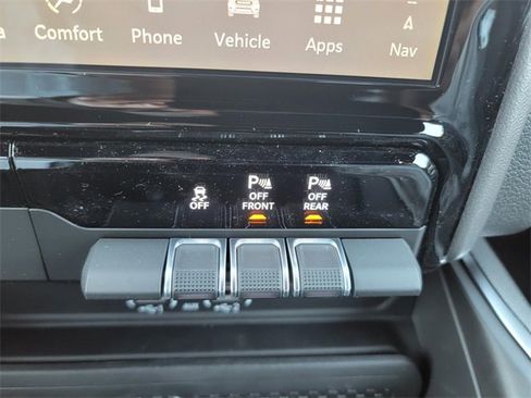 New 2026 RAM 1500 4x4 Crew Cab image 23