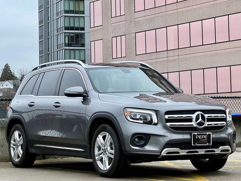 Used 2022 Mercedes-Benz GLB 250 4MATIC image 1