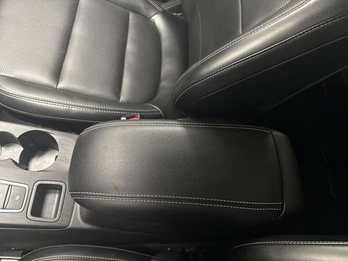 Used 2025 Ford Escape Platinum image 61