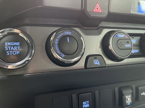 Used 2023 Toyota Tacoma TRD Off-Road image 31