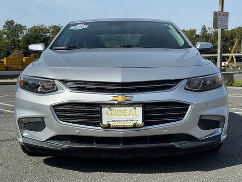 Used 2017 Chevrolet Malibu LT w/ Driver Confidence Package image 2