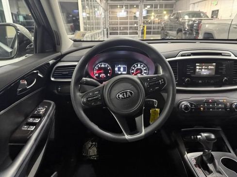 Used 2017 Kia Sorento FWD image 31