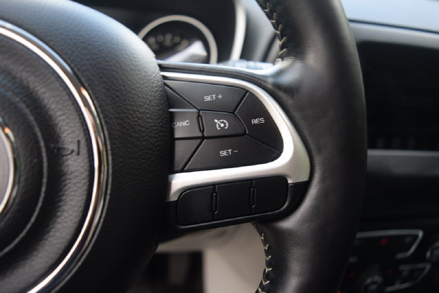 Used 2018 Jeep Compass Latitude w/ Popular Equipment Group AWD/4WD image 5