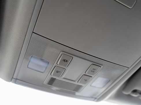 Used 2022 Volkswagen Taos SE image 37