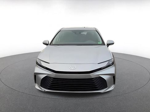 Used 2025 Toyota Camry LE image 4