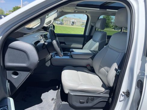 Used 2025 Ford Expedition Active AWD/4WD image 8