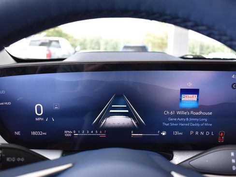 Used 2025 Buick Enclave Avenir w/ LPO, Floor Liner Package FWD image 18