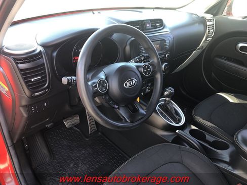 Used 2015 Kia Soul + image 10