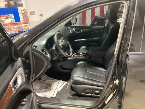Used 2017 Nissan Pathfinder Platinum image 20