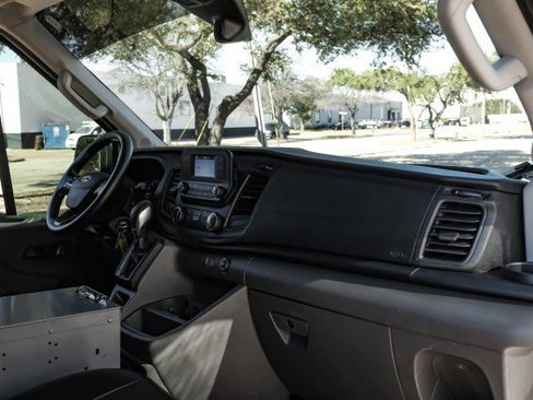 Used 2022 Ford Transit 250 Medium Roof image 18