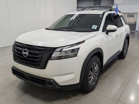 Used 2022 Nissan Pathfinder SV w/ SV Black Package image 4