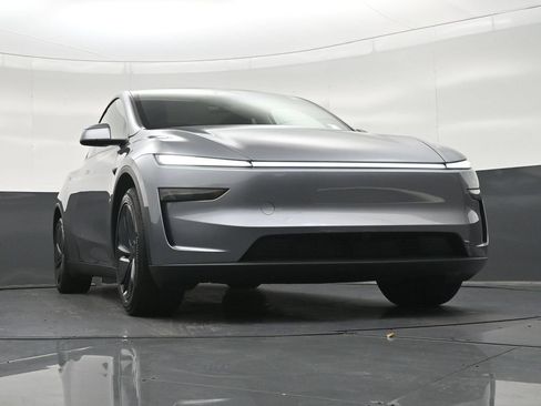 Used 2026 Tesla Model Y 2WD image 28