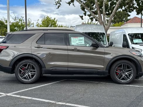 New 2026 Ford Explorer ST w/ Sun And Sound Package AWD/4WD image 4