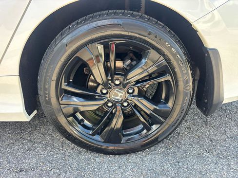 Used 2017 Honda Civic Touring image 9