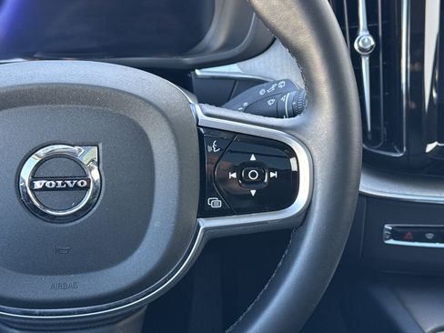 Used 2025 Volvo XC60 B5 Plus image 8