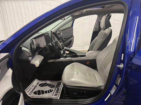 Used 2021 Hyundai Elantra Limited image 22