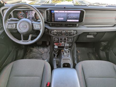 Used 2025 Jeep Wrangler Unlimited Rubicon w/ Convenience Group AWD/4WD image 14