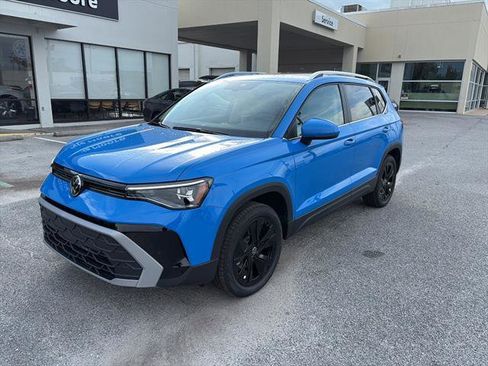 New 2026 Volkswagen Taos SE FWD image 3