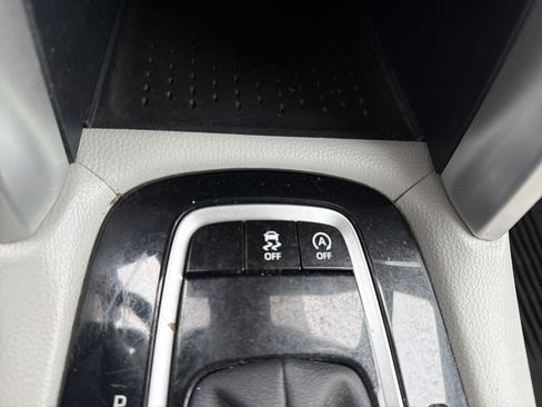 Used 2023 Toyota Corolla Cross L image 19