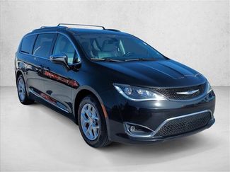 Used 2020 Chrysler Pacifica Limited video 3