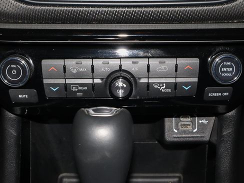 Used 2024 Jeep Compass Trailhawk image 11