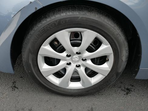 Used 2021 Toyota Corolla LE image 15