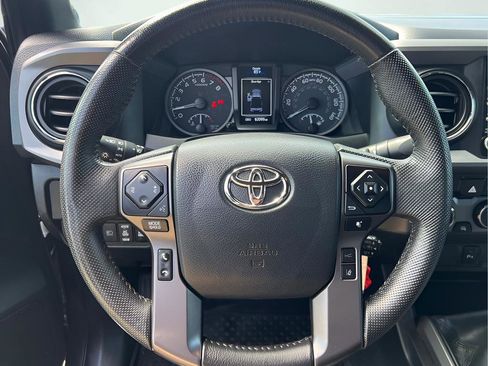 Used 2022 Toyota Tacoma TRD Sport w/ TRD Premium Sport Package AWD/4WD image 33