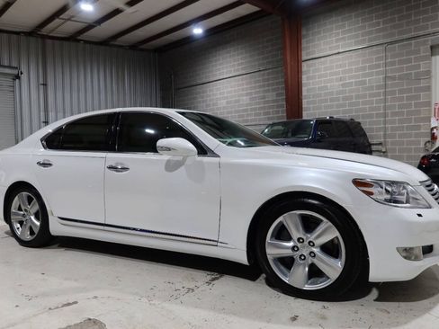 Used 2012 Lexus LS 460 w/ Comfort Pkg RWD image 6
