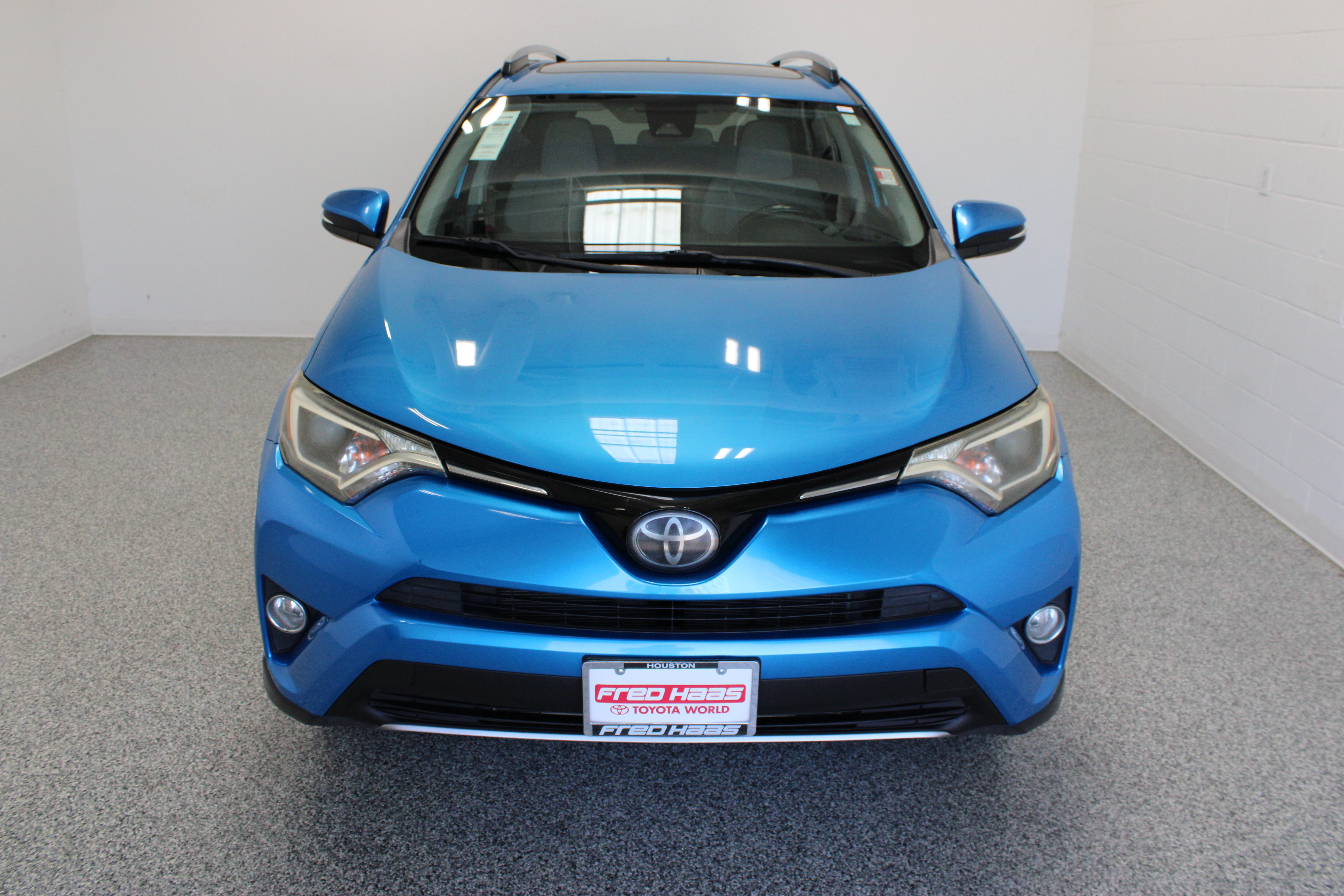 Used 2018 Toyota RAV4 XLE FWD image 3