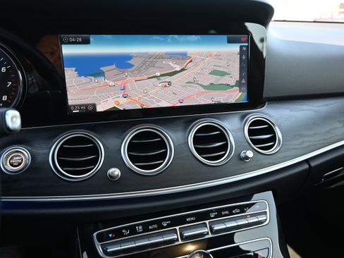 Used 2017 Mercedes-Benz E 300 image 41