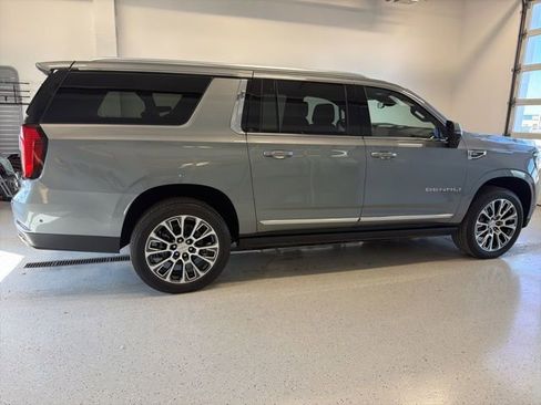 Used 2026 GMC Yukon XL Denali w/ Sun & Power Step Package AWD/4WD image 12