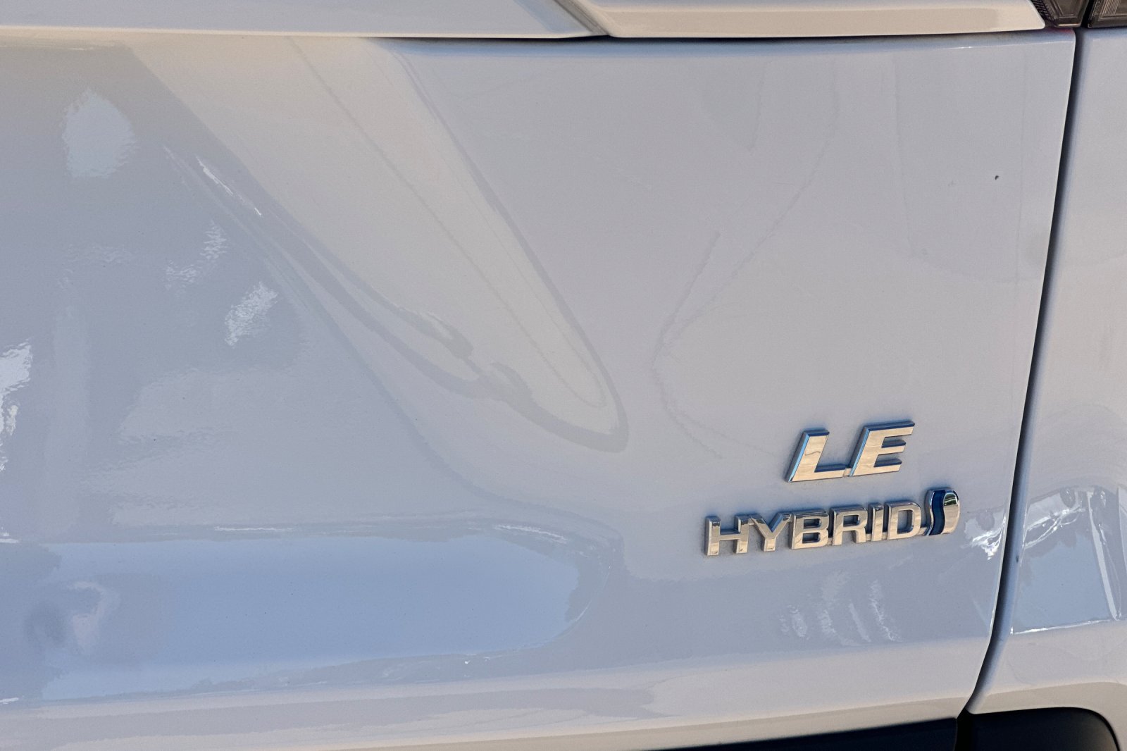 Used 2024 Toyota RAV4 LE AWD/4WD image 32